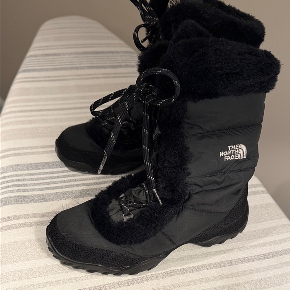 The North Face Black Insulated Boots - Picture 7 of 7
